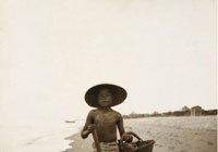 海边少年 （美）雷尼诺恩摄制于20世纪初 银盐纸基