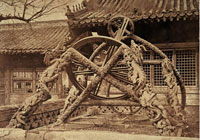 北京古观象台之简仪 中国书店供图 (英)托马斯·查尔德（Thomas Child） 摄制于1875年