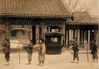 四抬官轿 中国书店供图 (英)托马斯·查尔德（Thomas Child） 摄制于19世纪70年代 蛋白纸基