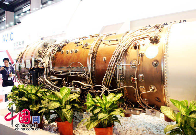 2008珠海航展上展示得未来战机的心脏-国产太行发动机后侧面特写。 中国网 杨佳/摄影