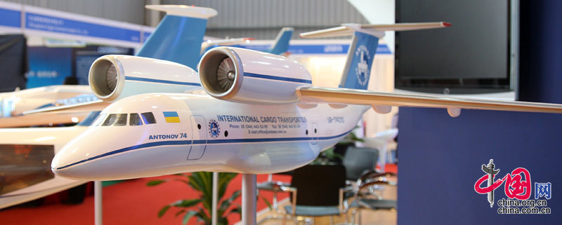 乌克兰安东诺夫设计局研制生产的安-74运输机。 中国网 杨佳/摄影