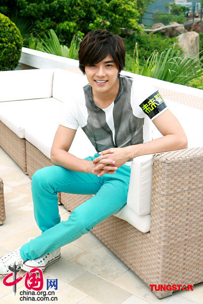  贺军翔 第一次演 电影  戏中饰演刘德华上司(图) 