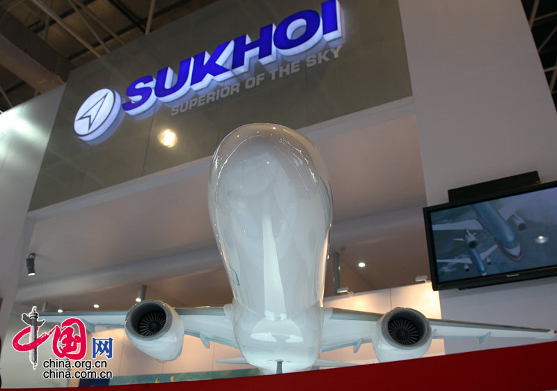 2008珠海航展，俄罗斯联合航空制造集团公司旗下的SUKHOI公司展台上的飞机模型 中国网 杨佳/摄影