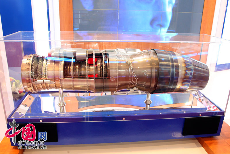 2008珠海航展，俄罗斯联合航空制造集团公司展台上的战斗机矢量发动机模型 中国网 杨佳/摄影