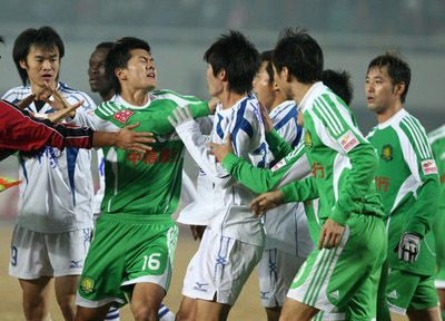 2008中超联赛第27轮，北京国安Vs天津康师傅。两队发生群殴