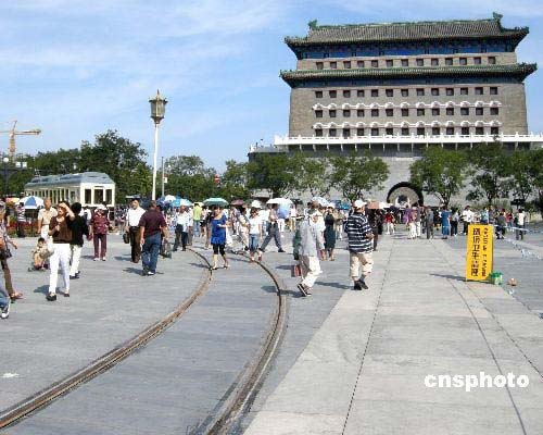 京城前门大街铛铛车首次试运行 4元票价被否 京城前门大街铛铛车首次试运行 4元票价被否
