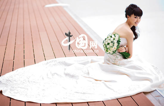 唐嫣仪态万方 新写真背影婀娜