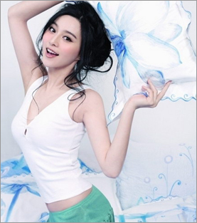 香艳诱人!范冰冰床上广告写真[组图]