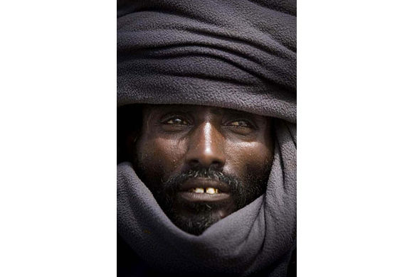 由于海盗猖獗，索马里沿岸如今成了世界上最危险的海域，2008年海盗们已经发起93次袭击。摄影师的镜头，使我们得以一睹索马里海盗的真容。
