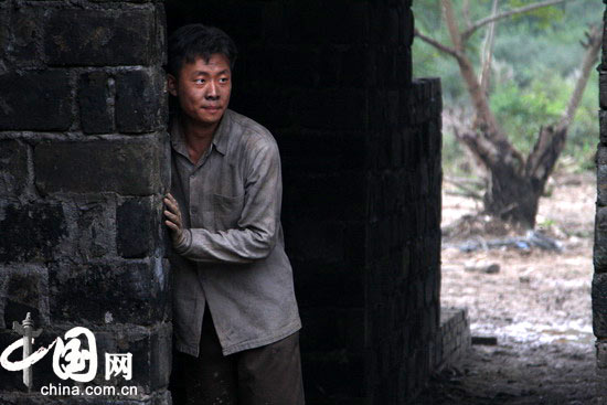 张译拍《生死线》遭遇生死门 重病不下火线
