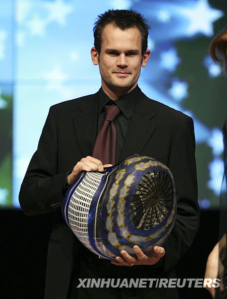 11月23日，瑞典跳高选手霍尔姆获得职业成就奖。