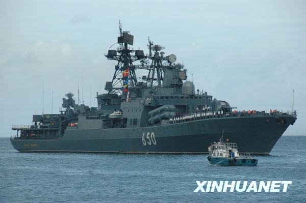 11月25日，俄羅斯“恰巴年科海軍上將”號大型反潛艦駛?cè)胛瘍?nèi)瑞拉北部港口拉瓜伊拉。