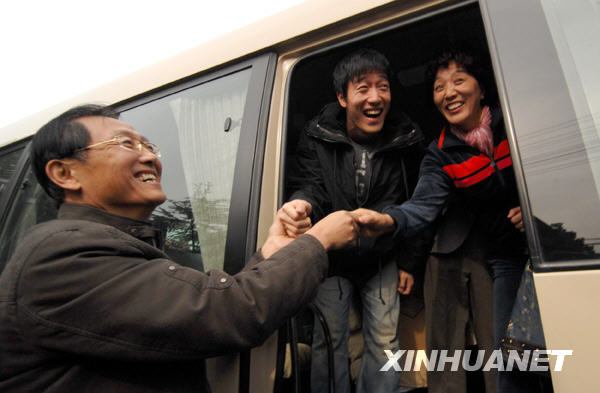  12月3日，刘翔和母亲在上海莘庄基地与父亲告别。