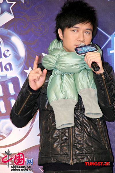 12月7日，古巨基在上海舉行的“2008MTV超級盛典之星光之夜”演唱會上。 