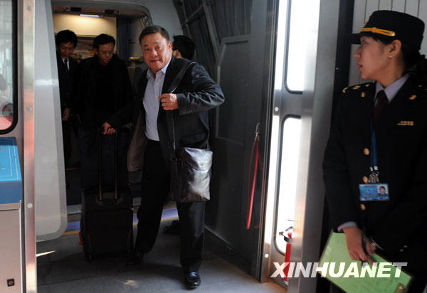 12月15日下午，乘坐华航航班的旅客抵达北京首都机场。