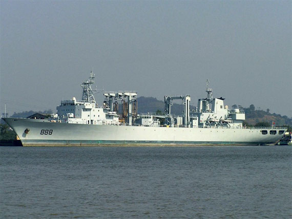 “抚仙湖”号新型补给舰是我国建造的最新一艘补给舰，舷号888，隶属南海舰队，2007年服役。