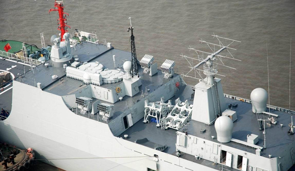 　　舰体中部和后部的舰对舰导弹、多用途火箭发射装置、防空导弹垂直发射系统及近防炮
