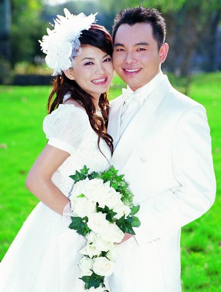主持人的李湘,她和钻石大亨李厚霖的婚姻始终是社会各界关注的焦点