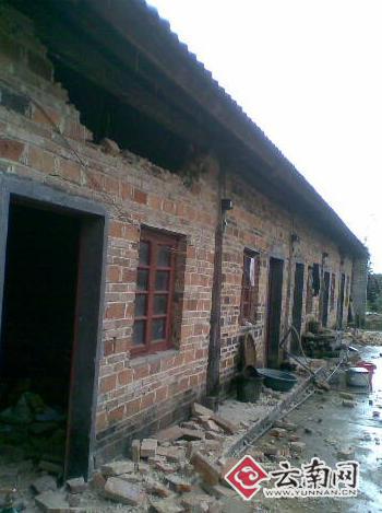 勐秀乡卫生院六间房屋墙体震塌，所幸无人员伤亡。