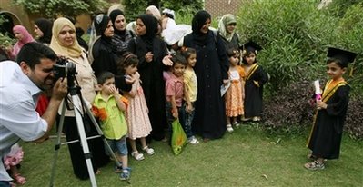 圖文：伊拉克男孩的幼兒園畢業照