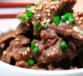 餐馆讨口彩'牛菜'顶上桌
