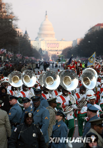 美国首都华盛顿举行庆祝奥巴马就职大游行[组图]