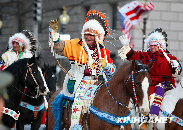 美国首都华盛顿举行庆祝奥巴马就职大游行[组图]