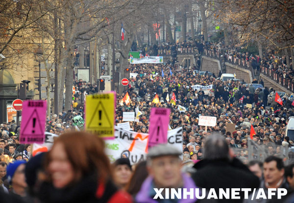     1月29日，民眾在法國首都巴黎街頭遊行。 