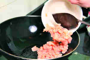 色彩艳丽清爽脆嫩：消脂除腻美味彩虹鸡丁
