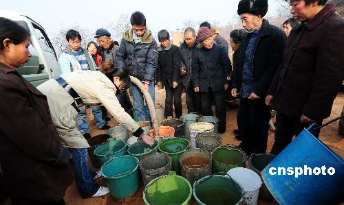 國家防總首次宣布啟動Ⅰ級抗旱應(yīng)急響應(yīng)[組圖]