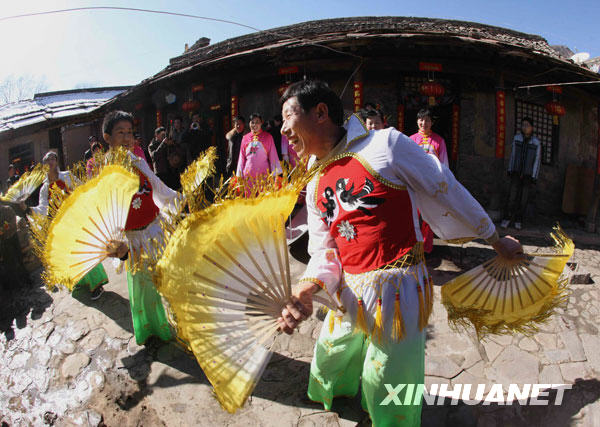 全國各地群眾各種形式鬧元宵[組圖]