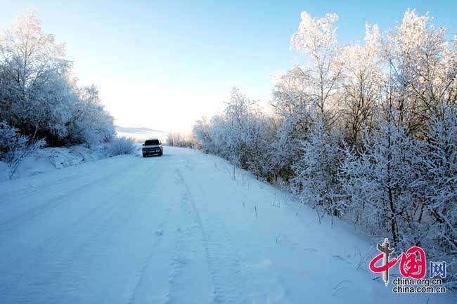 看雪山赏树挂 银装素裹宝格达山林场醉游人[组图]