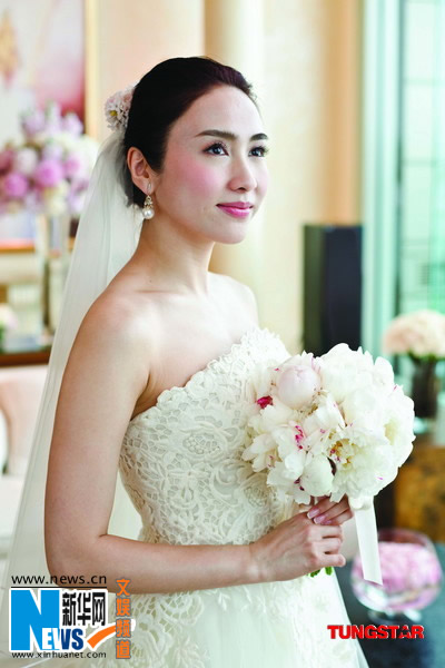 黎姿香港完婚婚纱照风情万种