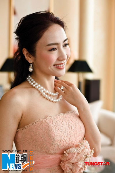 黎姿香港完婚婚纱照风情万种