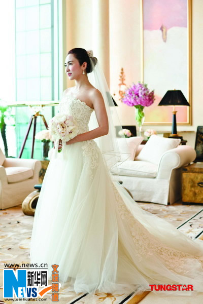 黎姿香港完婚婚纱照风情万种
