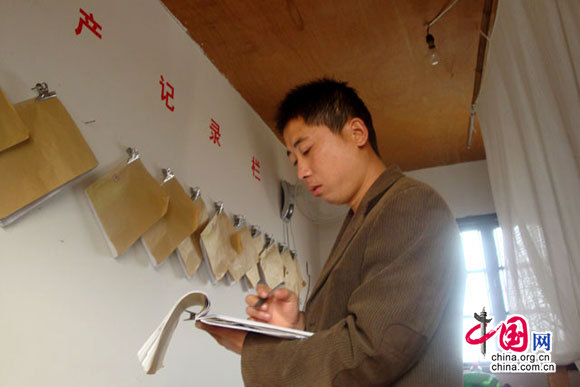 武夷山:“鱼老万”父子养鱼有术 武夷山:“鱼老万”父子养鱼有术