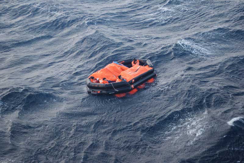 中国船员在俄遇险7人失踪[组图]