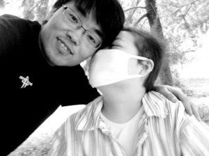 女孩患白血病男友不离弃 葬礼上为其披婚纱