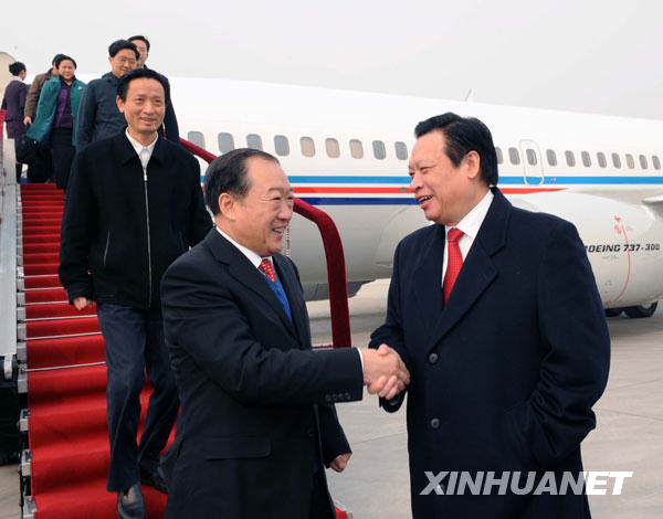  3月2日，出席十一届全国人大二次会议的江西代表团抵达北京。