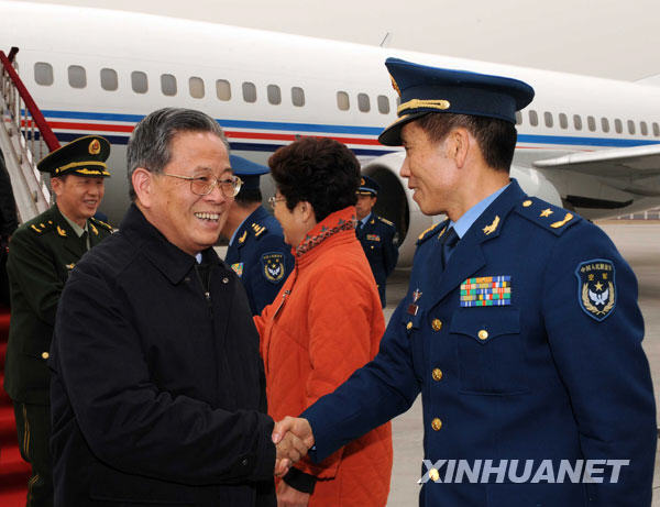 3月2日，出席十一届全国人大二次会议的安徽代表团抵达北京。