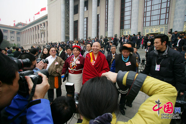 西藏自治區委員受到中外媒體廣泛關注[組圖]