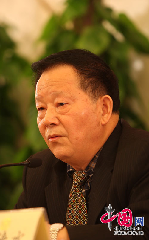全國政協經濟委員會副主任、國家統計局原局長李德水。