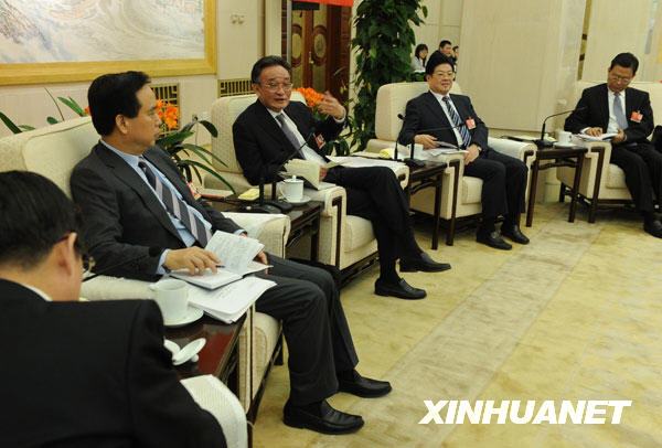 3月9日，中共中央政治局常委、全国人大常委会委员长吴邦国参加十一届全国人大二次会议陕西代表团的审议。