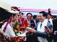 胡锦涛同志参加庆祝西藏和平解放50周年庆典活动