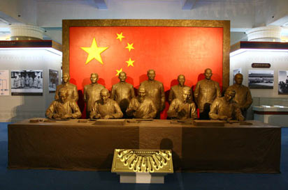 “签订《十七条协议》”群雕