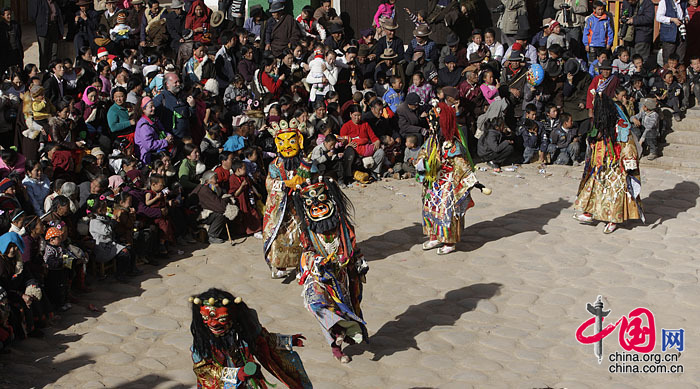 藏地盛大的法舞跳神节 祈祷新的一年太平安康[组图]