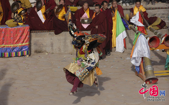 藏地盛大的法舞跳神节 祈祷新的一年太平安康[组图]
