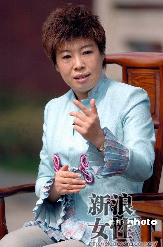博学多<em>才女</em>强人<em>于丹</em>的穿衣经_中国网