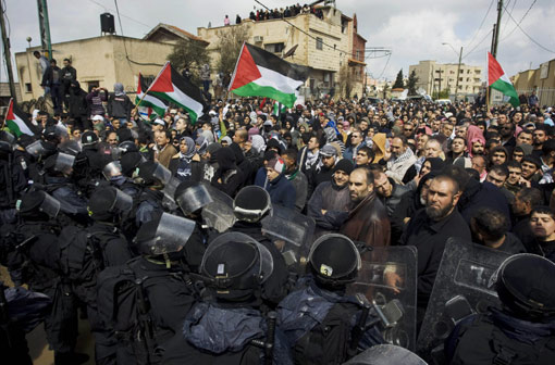 以色列右翼组织游行引发骚乱[组图]
