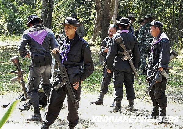 泰國柬埔寨士兵在邊境地區交火[組圖]